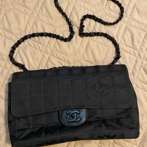 Vintage black chanel bag. In very good conditions.